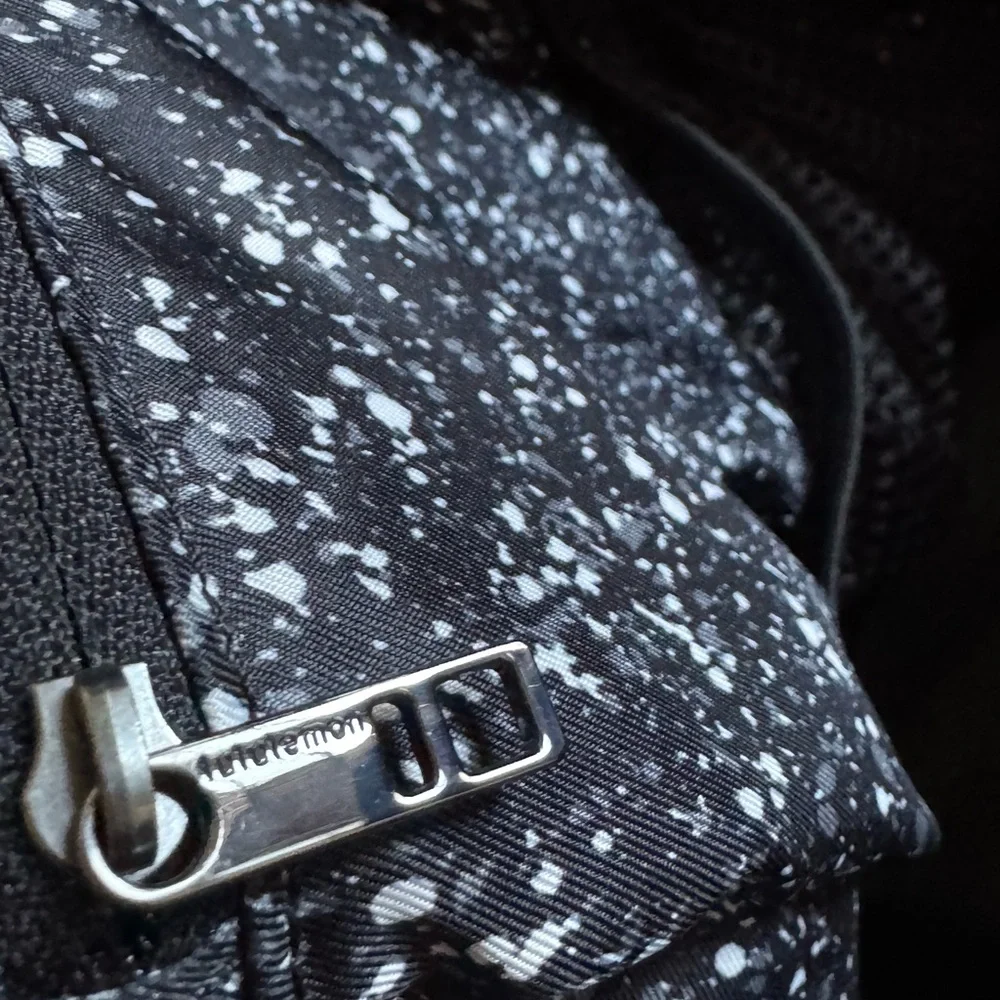 Lululemon all day Duffel Bag - Picture 14 of 16